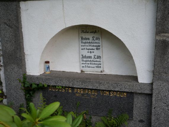 hrobka sklářské rodiny Lötz a Spaun