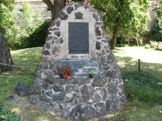 pomník padlých WWII, Předslav