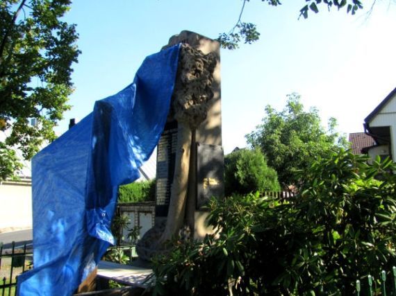 pomník padlých WWI i II, Postřekov