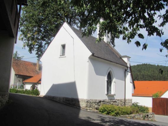 kaple sv. Jana Nepomuckého, Zálezly