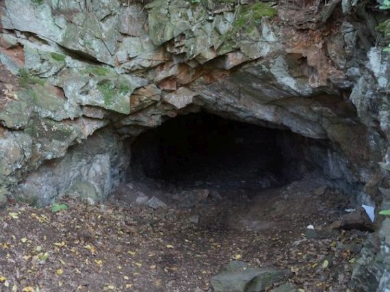 jeskyně kamenná maštal, hrad Krašov