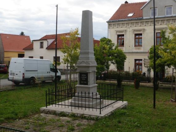 pomník padlých WWI i II, Slavonice