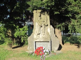pomník padlých WWII, Chaloupky