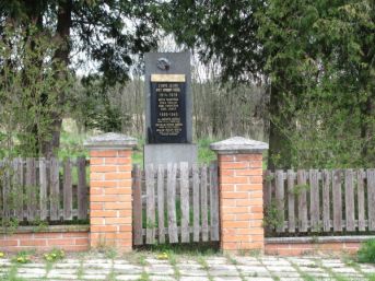pomník padlých WWI i II, Kucíny