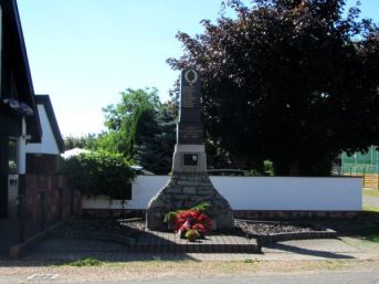 pomník padlých WWI i II, Lužany